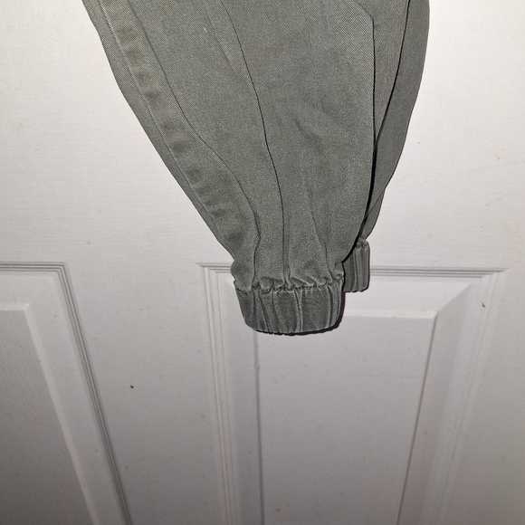 Forever 21 pants elastik at ankles size medium - Picture 5 of 6